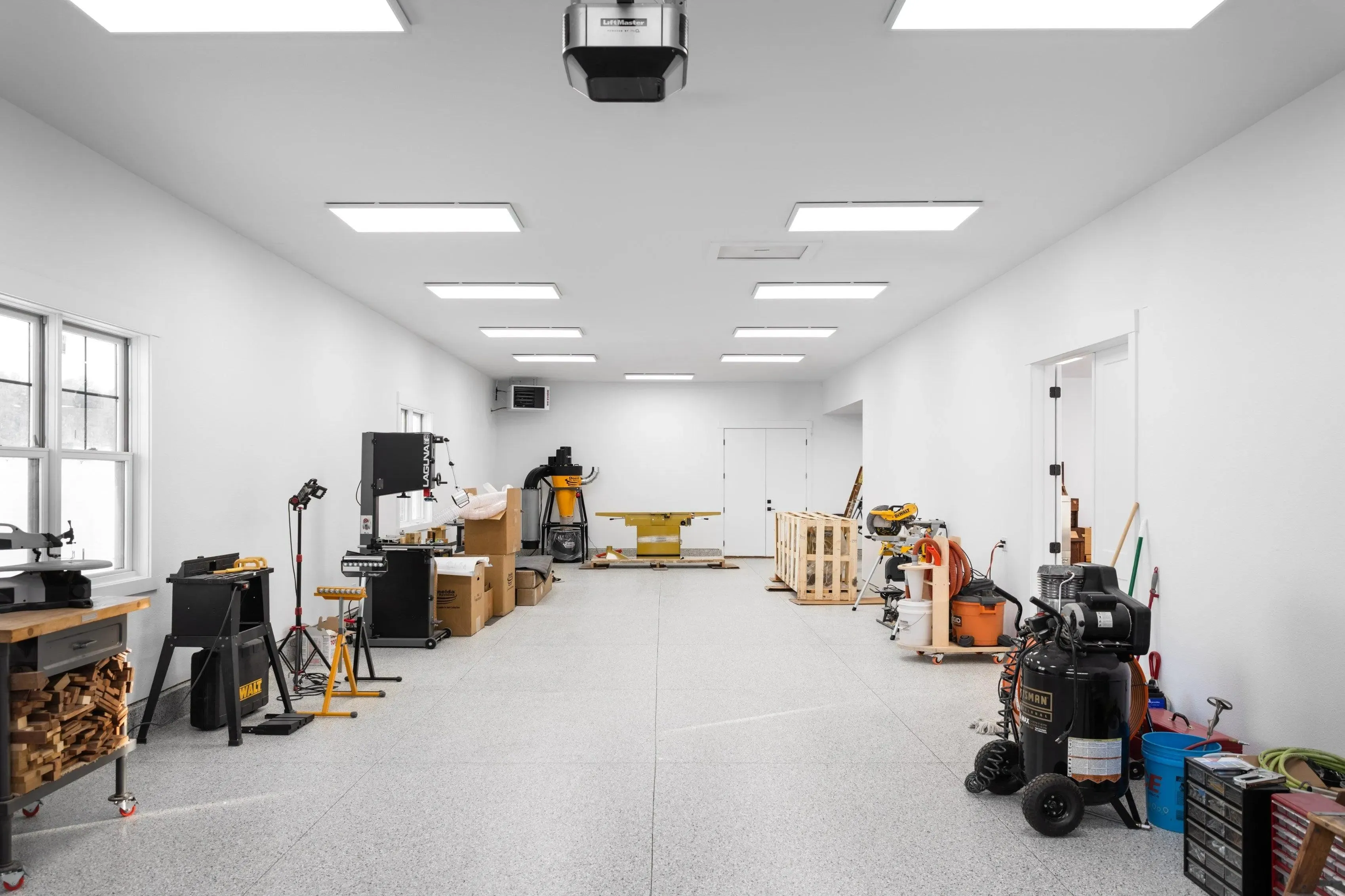 Versatile Workshop Design: Spacious, Durable, and Inspiring Creative Space!